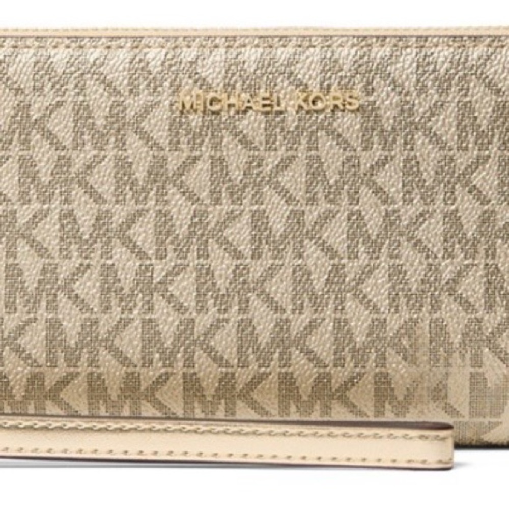 Michael Kors Women’s Jet Set Large Signature Continental Waller in Pale Gold.